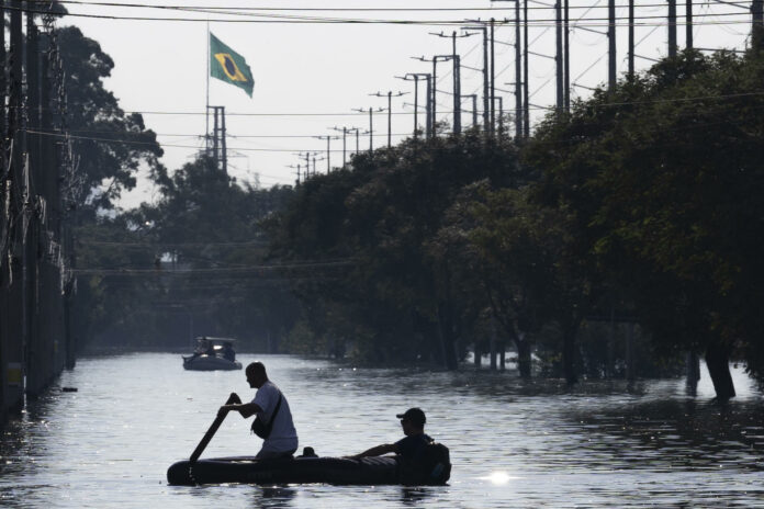 Afectada por inundaciones en Brasil: “Tuve que salir nadando de casa”
