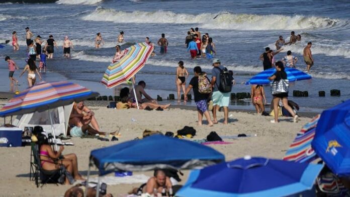 Asistentes a playas NYC violen reglas serán multados