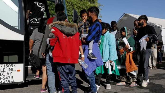 Corte bloquea una ley de Florida que castiga a quien transporte migrantes indocumentados