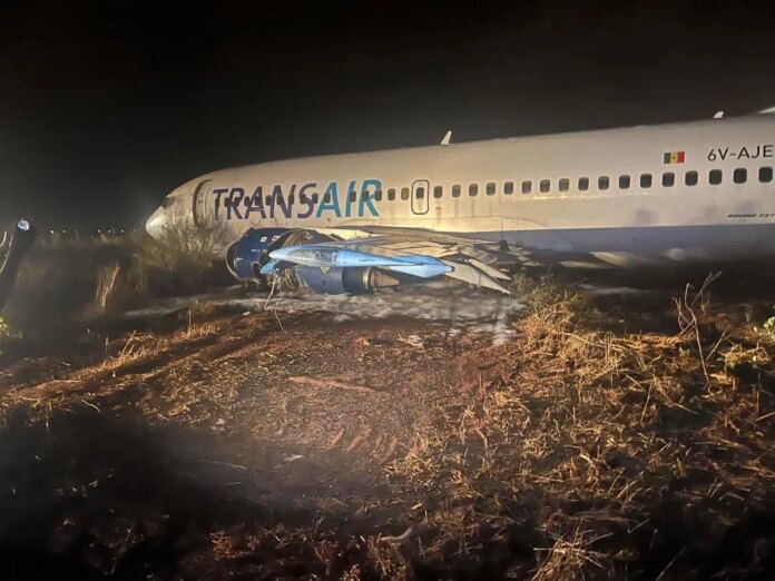 Diez heridos tras estrellarse un avión en el aeropuerto de Dakar