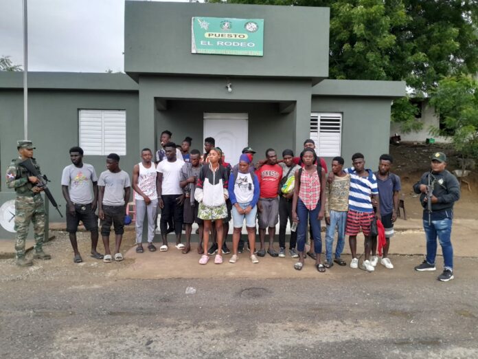 Ejército detiene 20 haitianos indocumentados en Dajabón