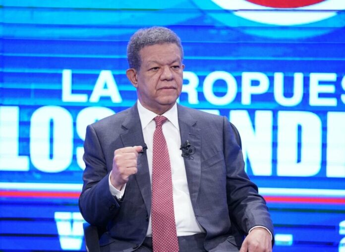 Leonel recuerda que «pasó la antorcha» de la reelección, pero ahora «el destino se impone»