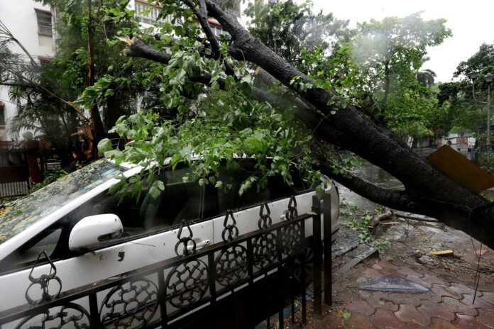 Más de 20 muertos y varios atrapados tras un derrumbe e intensas lluvias en la India