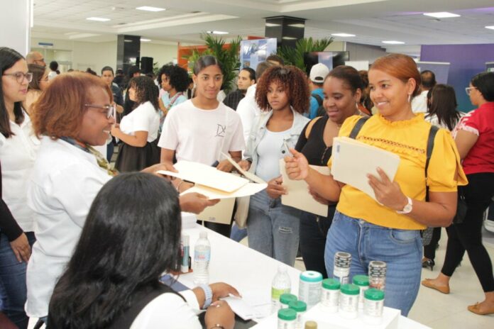 Más de 40 empresas participarán en Feria de Empleos 2024 «Invest in Yourself»