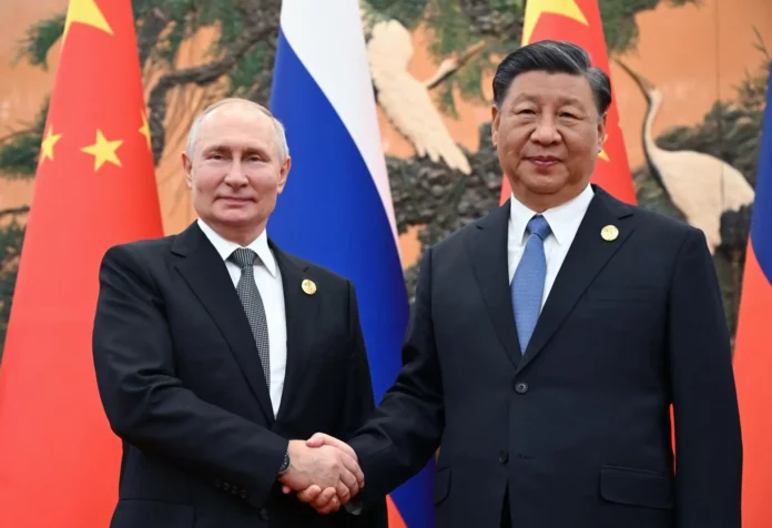 Putin aterriza en Pekín para reunirse con el presidente chino, Xi Jinping