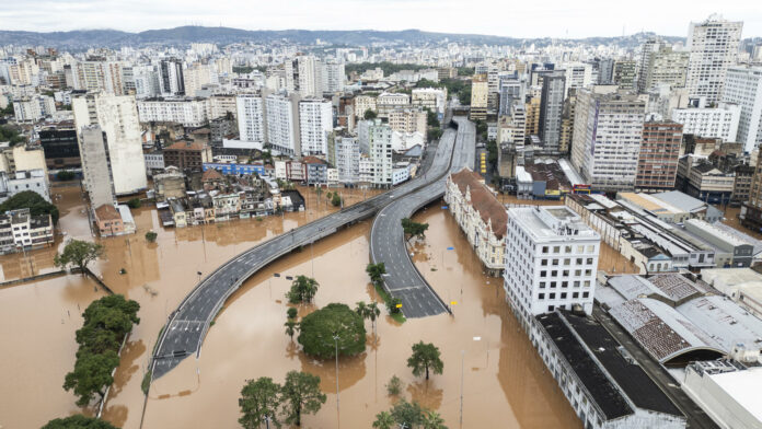 Suben a 79 los muertos por las inundaciones en el sur de Brasil