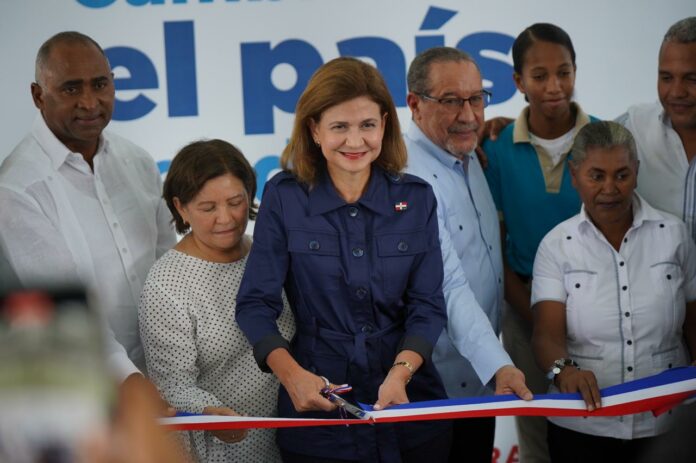 Vicepresidenta Raquel Peña inaugura Escuela Básica en provincia Peravia