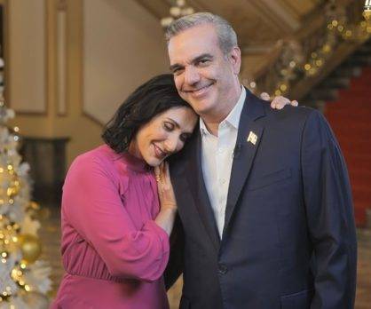 El presidente Abinader y su esposa Raquel Arbaje. El jefe de Estado responde preguntas raras. 