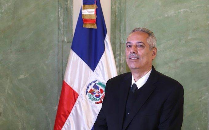 David Lahoz, experto en Ciencias Políticas aborda tres desafíos del parlamento dominicano.