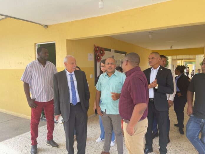 Supervisan concurso de Oposición Docente 2024 en Monte Plata