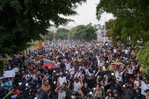 Persecución en Venezuela: la Policía chavista retuvo caravana de María Corina Machado