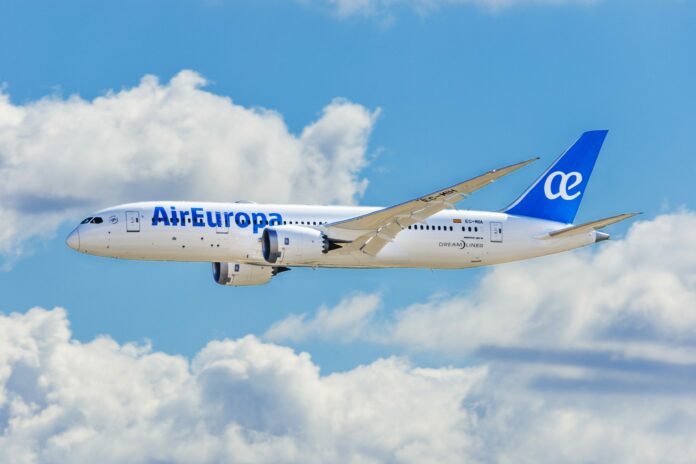 Air Europa inaugura vuelo Madrid-Santiago; aumentará turismo al Cibao