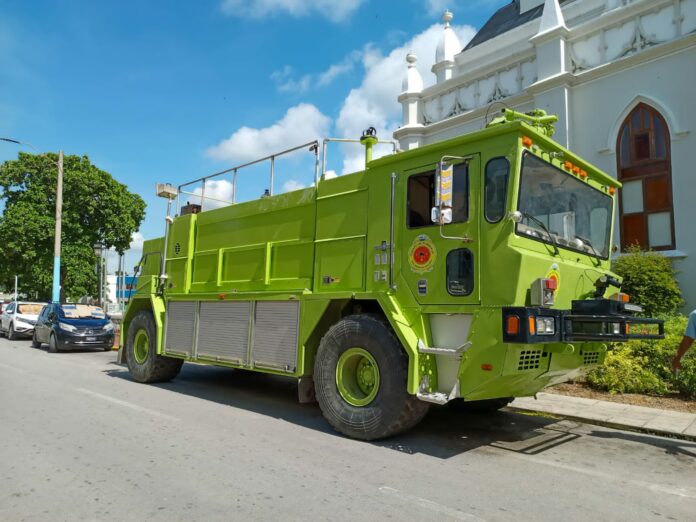 Alcalde de SPM agradece donación de camiones al Cuerpo de Bomberos