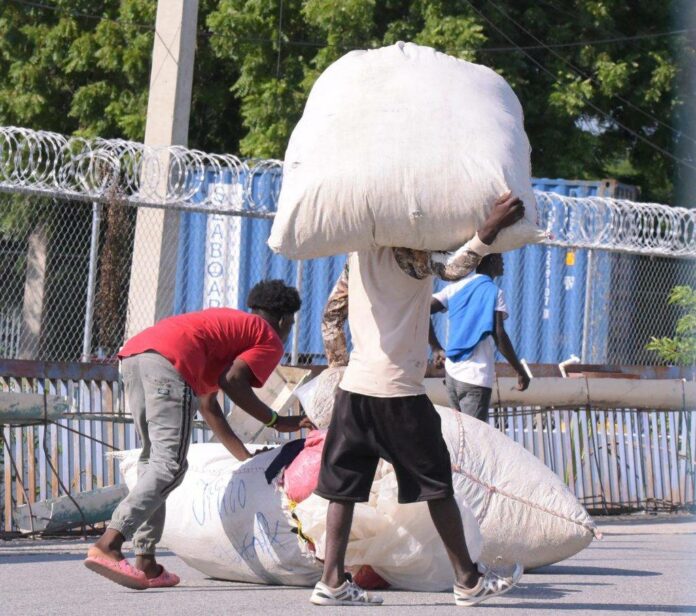 Aumentan un 60% desplazados internos por la violencia de bandas en Haití