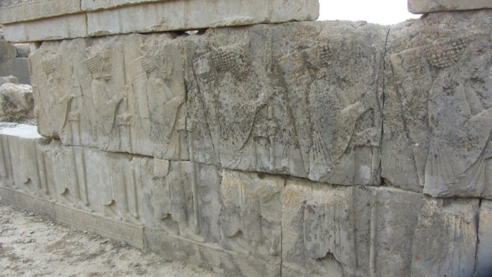 Describen una nueva especie de liquen que amenaza los monumentos de Persépolis (Irán)