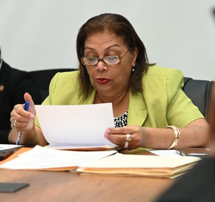 Diputados estudian proyecto del Día de la Niña