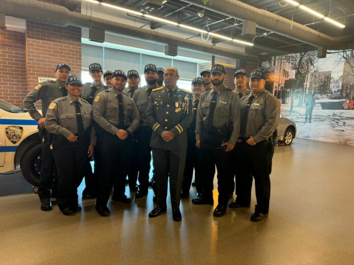 Director de la Policía visita aula temática de la Academia Policial de Nueva York