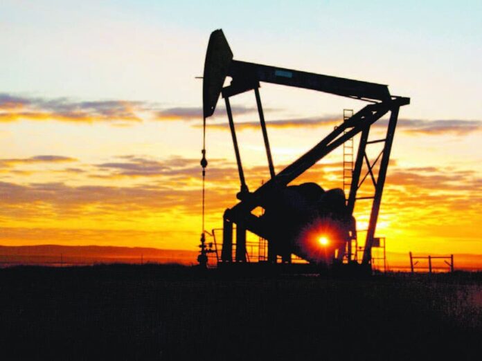 El crudo de Texas cierra en 81,57 dólares el barril, su precio más alto en siete semanas