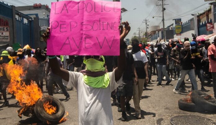 Haitianos protestan por el asesinato de tres policías