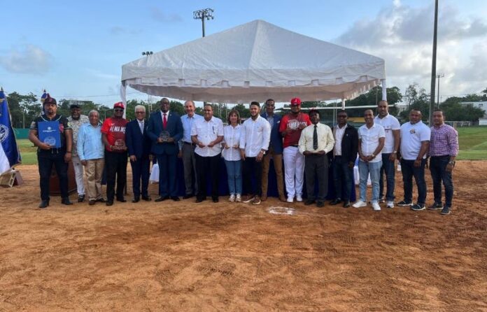 Liga Softbol de Asodemu inaugura justa de softbol