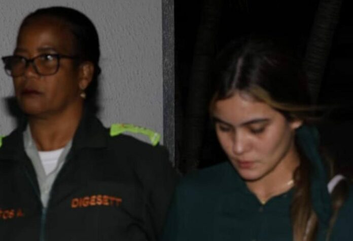 MP traslada a cárcel preventiva del Palacio de Justicia a imputada por accidente en que falleció de la Rosa Peralta