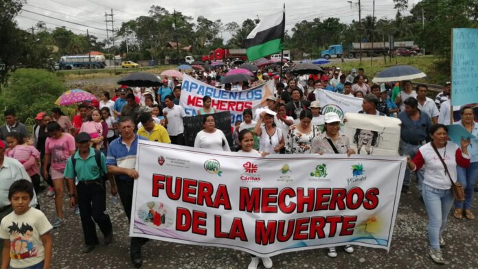 Manifestantes exigen eliminación de ‘mecheros’ de petroleras en Amazonía de Ecuador