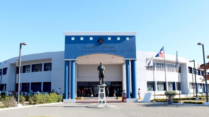 Migración aclara solo pide acta de nacimiento a menores viajeros cuando inspectores observan situación irregular