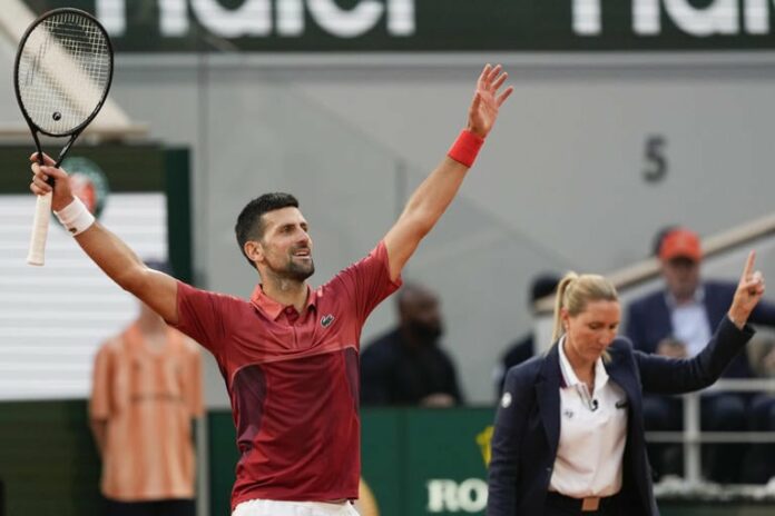 Novak Djokovic soporta lesión y gana su partido #370 de Grand Slam