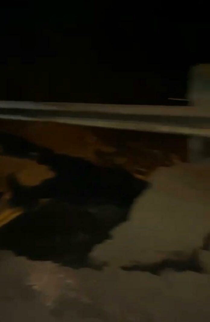 Reportan derrumbe en tramo carretero en Burende, La Vega