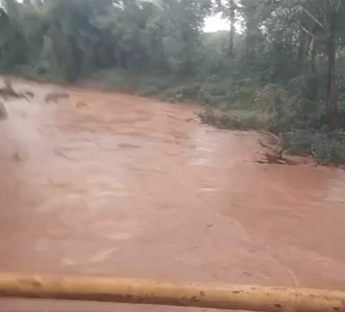Se desbordan varios ríos de Monte Plata por intensas lluvias