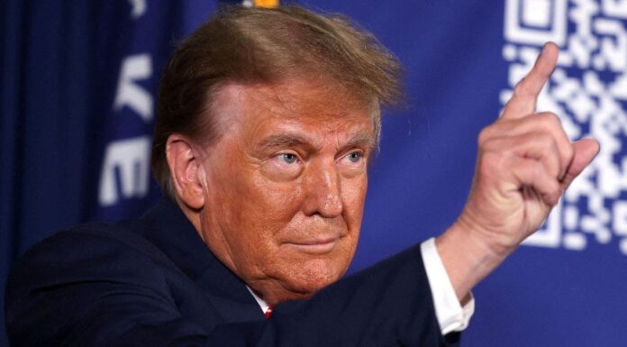 Trump propone permisos de residencia permanente a extranjeros graduados de universidades de EEUU