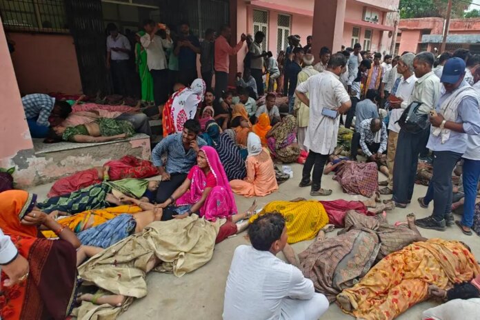 ¿Quién es Bhole Baba, el gurú detrás de la estampida con 121 muertos en la India?