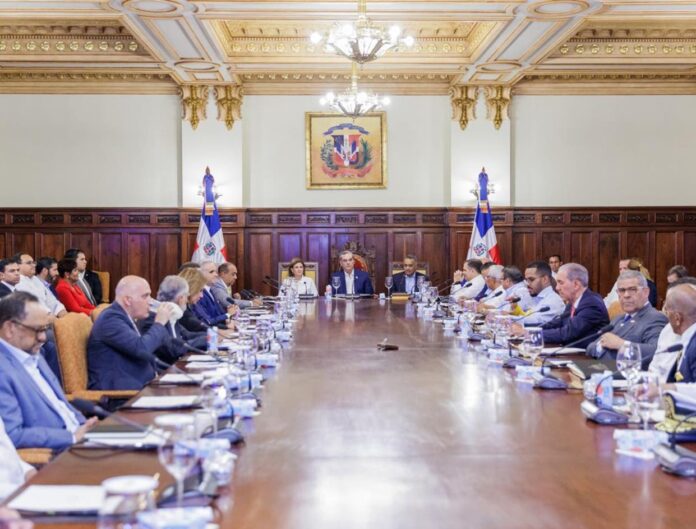 Presidente encabeza consejo de ministros Presupuesto del 2025