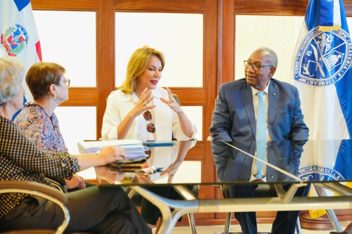 Rector de la UASD recibe visita de la ministra de Cultura