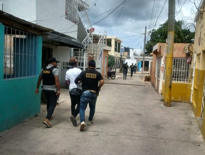 Policía reporta unas 64 personas apresadas en operativos en La Romana