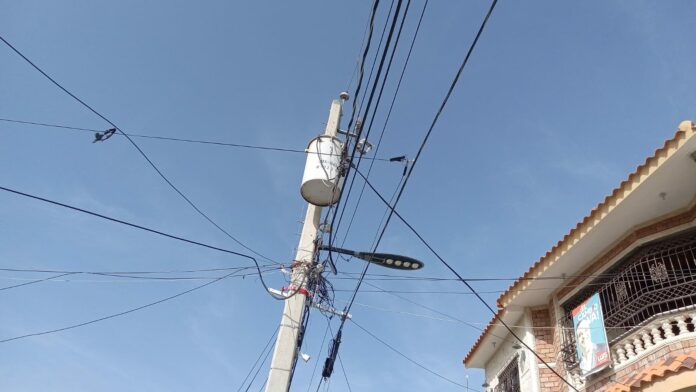 Residentes en Azua amenazan con protestar en las calles si no resuelven avería en transformador eléctrico