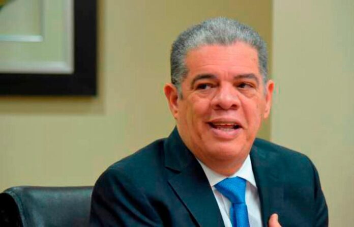 Amarante Baret llama a repudiar decisión de Maduro de retirar personal diplomático de RD