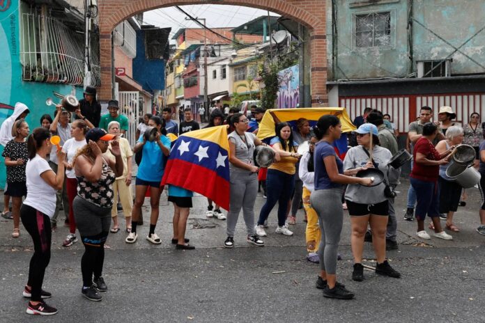 Aumenta a 13 los civiles asesinados durante las protestas en Venezuela
