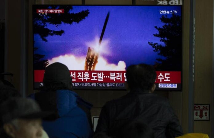 Corea del Norte lanza dos misiles balísticos al mar de Japón