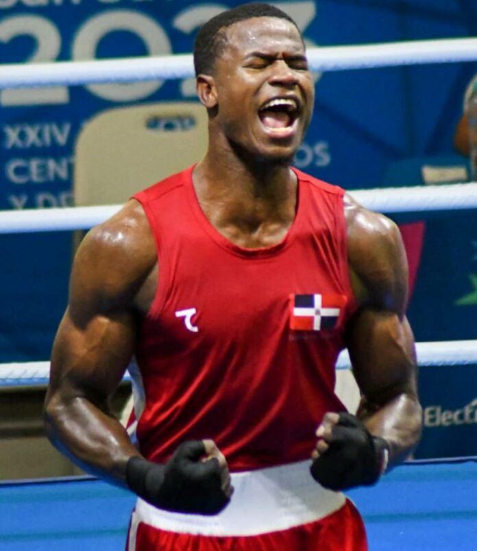 Cristian Pinales, boxeador que debió recorrer espinoso camino para clasificar a los Juegos Olímpicos París 2024