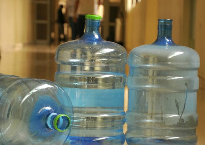 El acuerdo al que llegaron envasadoras de agua y Pro Consumidor sobre los botellones