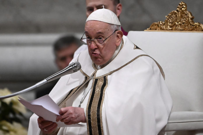 El papa critica el uso de la fe “para aprovecharse de la gente”