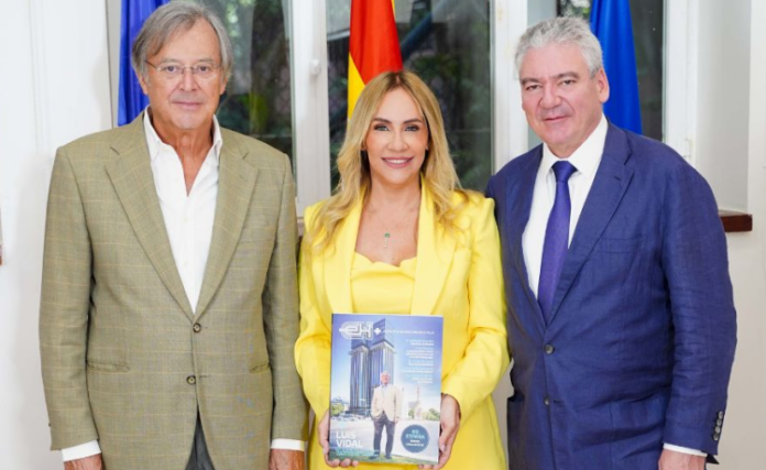 Embajador de España se reúne con Luis Vidal