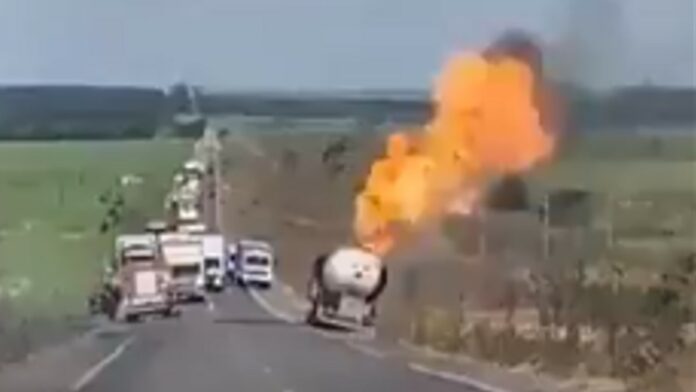 Impactante: momento exacto en el que explotó un camión cisterna en Brasil