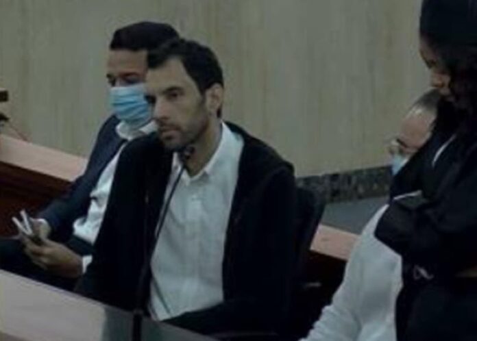 Juez falla a favor de imputado dijo MP lo obligó a negociar