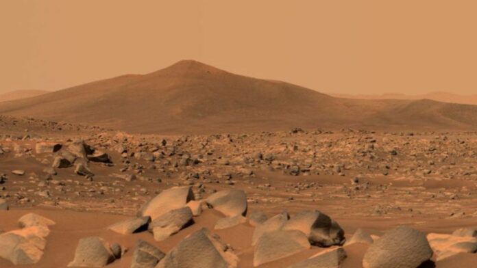 La NASA cree haber hallado indicios de vida microbiana en una roca de Marte