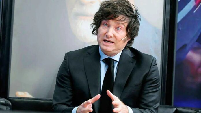 Milei alude sin citarlos a los casos de la esposa y el hermano de Sánchez