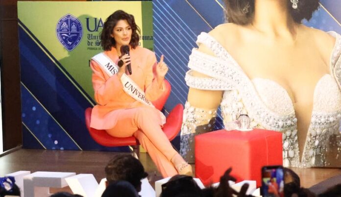 Miss Universo llama a mujeres a empoderarse
