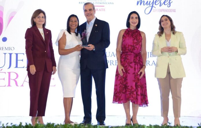 Mujeres logran salir de indicadores de pobreza