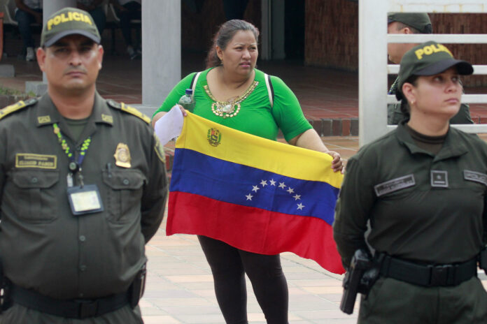 Por una “Venezuela libre”, la consigna de los votantes en la frontera con Colombia
